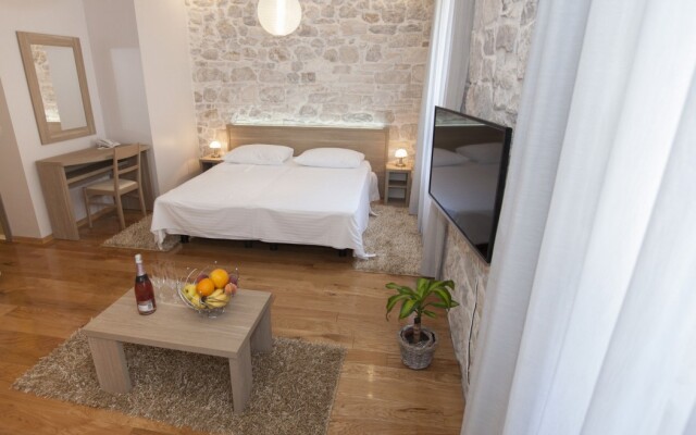 Tifani Luxury Rooms 2