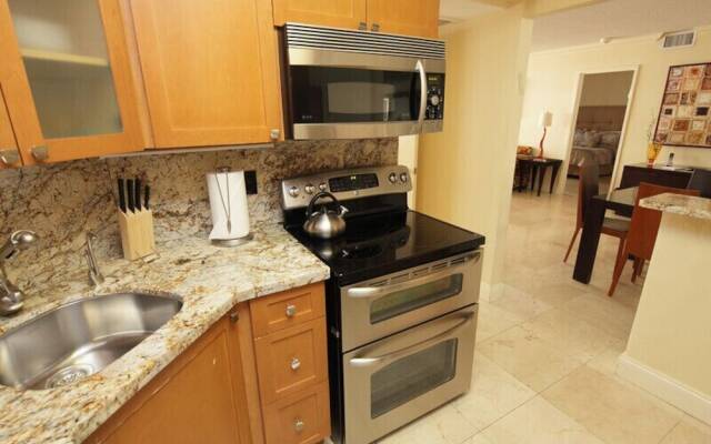 Alexander 1208 - 2 Br Apts