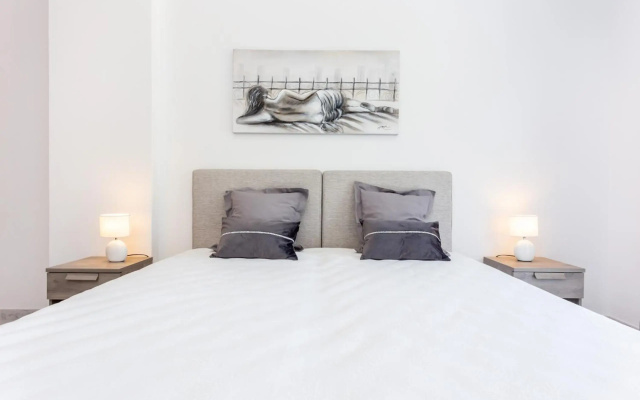 Downtown Lovers Home by Seewest