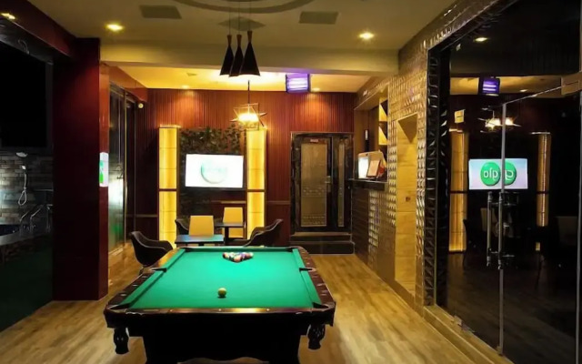 EdisPremier Hotel & Suites