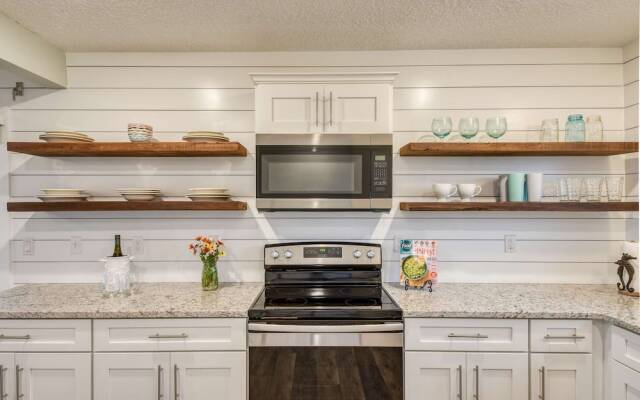 Barefoot Hideaway Family Beachfront Retreat