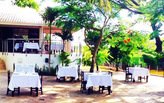 Wellesley Palms Hotel