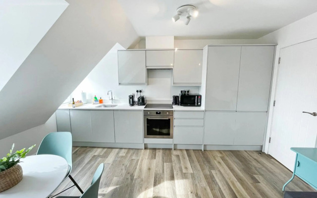 EasyStays - Modern Apartments in Windsor with Parking