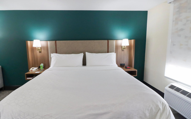 Holiday Inn Quincy East by IHG