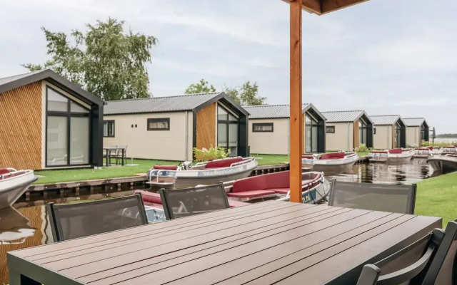 Giethoorn Lakehouse Retreat