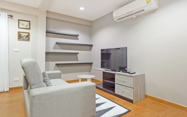 OYO 995 Blue Cafe Apartment