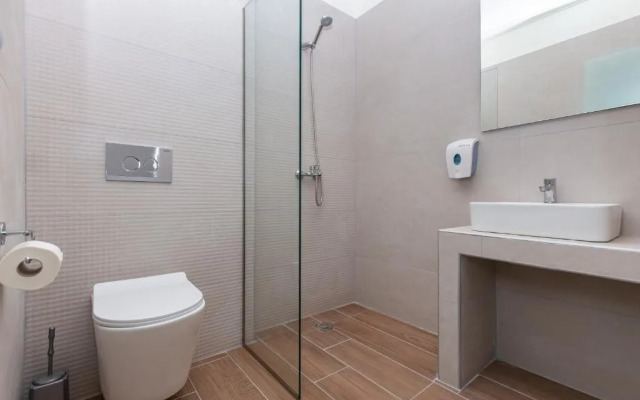 Aqua Luxury Suites by Estia