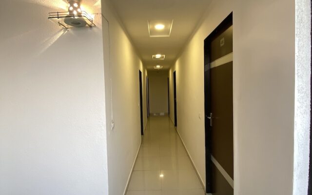 Oyo Flagship 36844 Riverfront