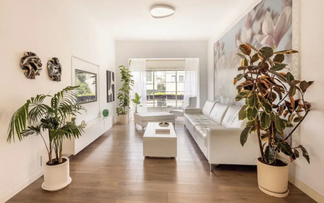 Heart of TLV Elegant Home by Sea N' Rent