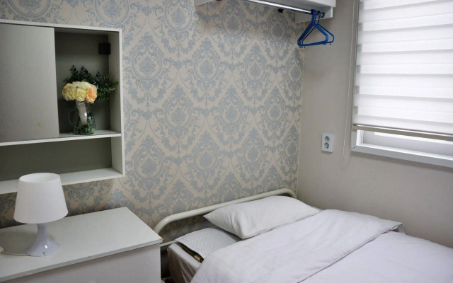 Unni House