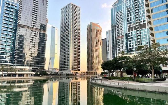 Sophisticated Living 2BR Gem in dxb gate