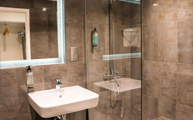 Almondsbury Inn & Lounge