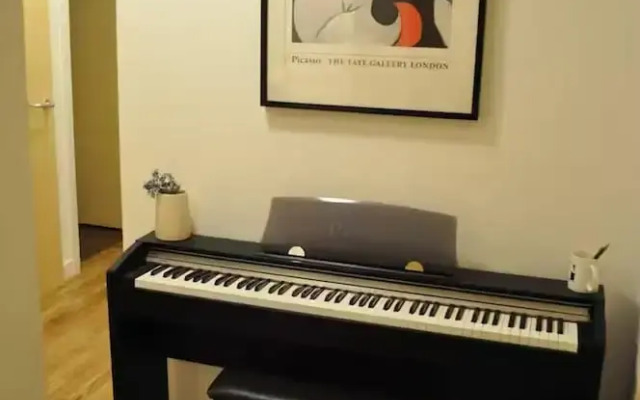 2-bed Seaside Apartment - Sleeps 5 & Free Parking