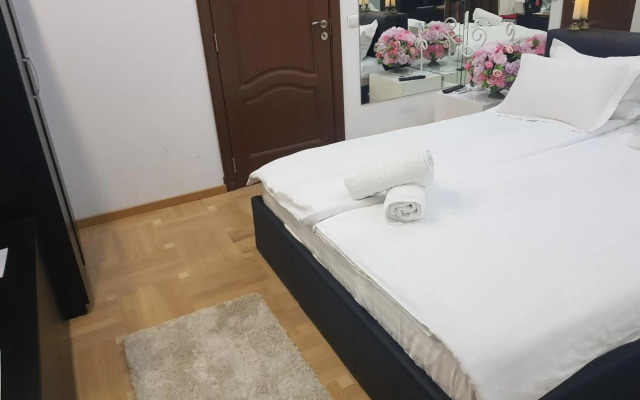 Mirrors Room Mega Mall National Arena