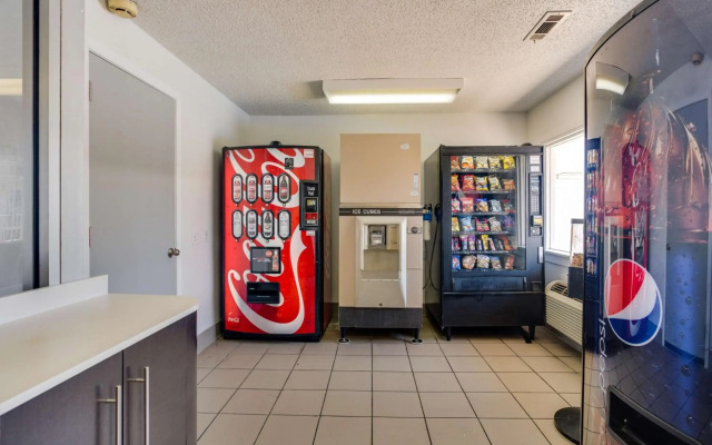Motel 6-Fayetteville, AR
