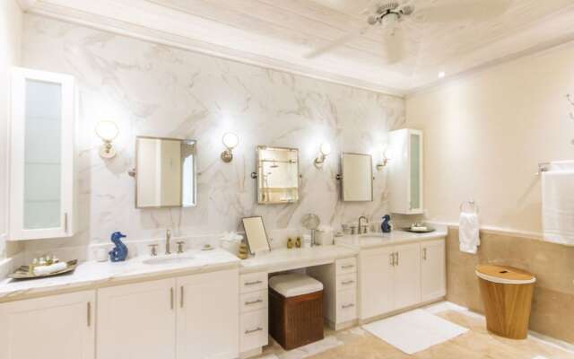 Old Trees 7 - Bella Vista by Blue Sky Luxury