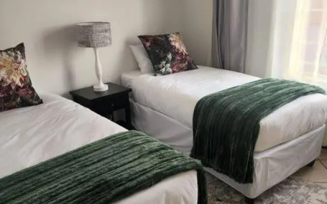 Elegant 2 bed apartment next to Gautrain Centurion