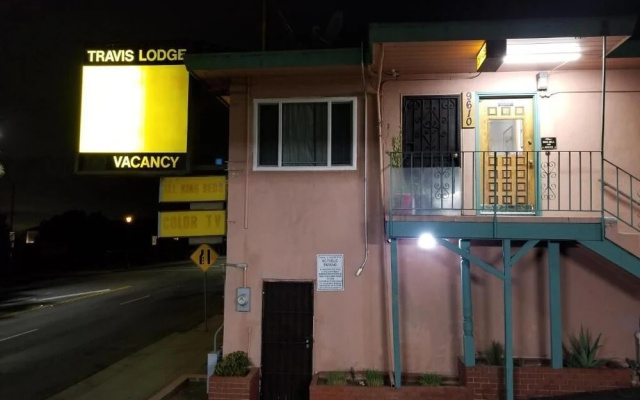 Travis Lodge Motel 16
