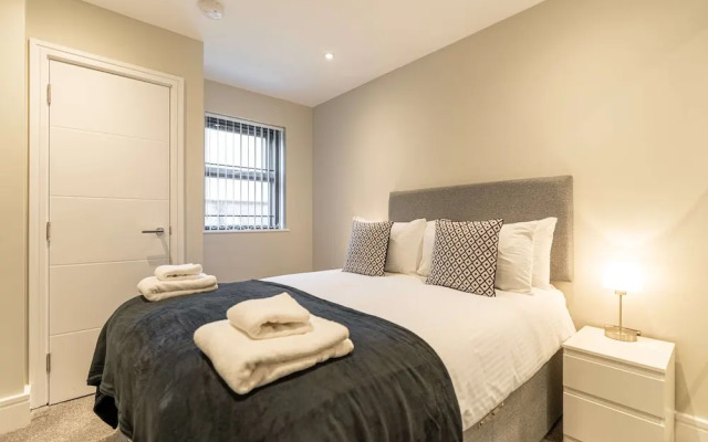 Celador Apartments - Bond House