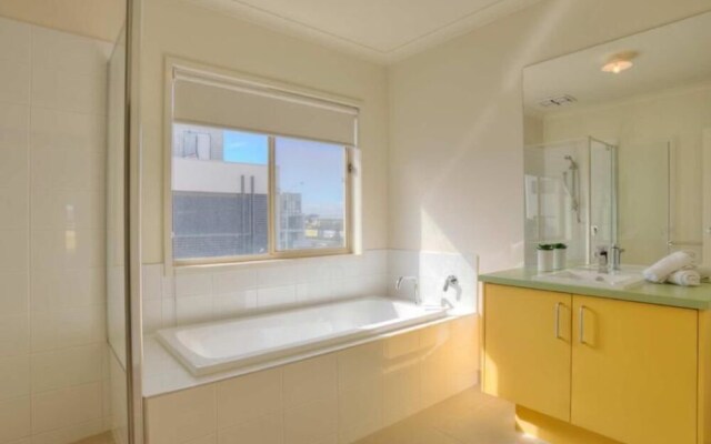 Wyndham Harbour Villa - Melbourne