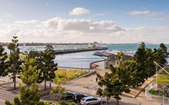 Edgewater 208