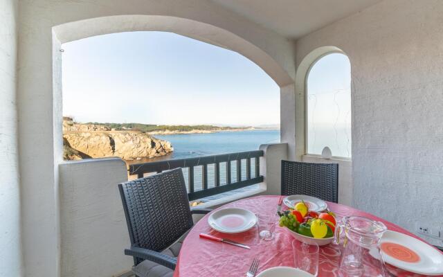 Lucia in L'Escala with 1 bedrooms and 1 bathrooms