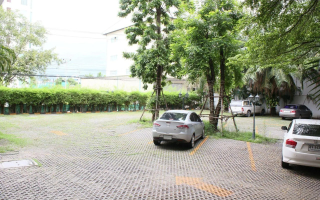 Romance Hotel Bangna (SHA Extra Plus)