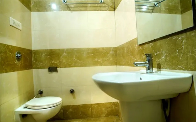 Hotel Holiday Comfort - 800 mts from Jallianwala Bagh, Amritsar