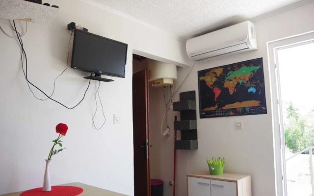 Serene Barbat Escape With Just Minutes From the Beach