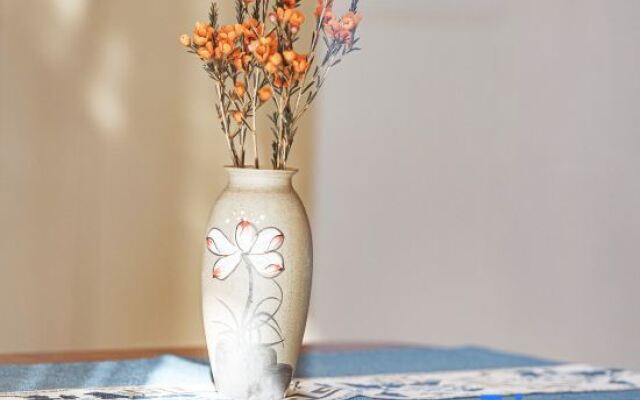 Yansheng Jingyue Designer Hot Spring B & B