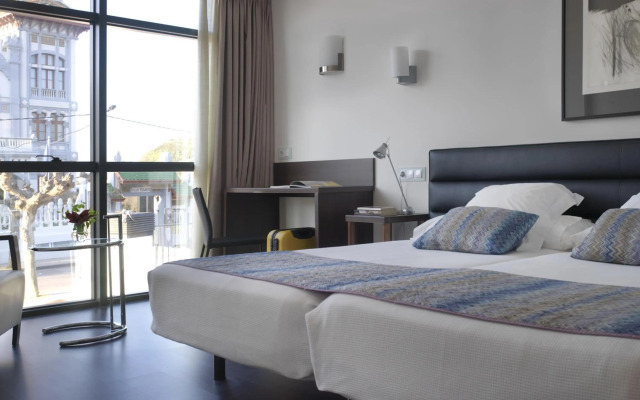 Hotel Villa Rosario II, Edificio Moderno