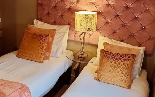 Looking Glass Cottage