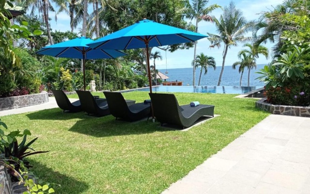 Lali Jiwa - Absolute Beachfront, Private 3BR Villa with Private Pool on 1200m2 of Tropical Land – Outside – Tulamben
