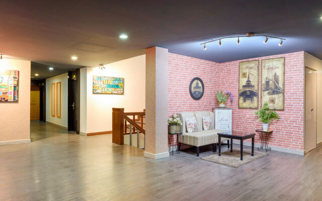 The Loft Seaside Sriracha
