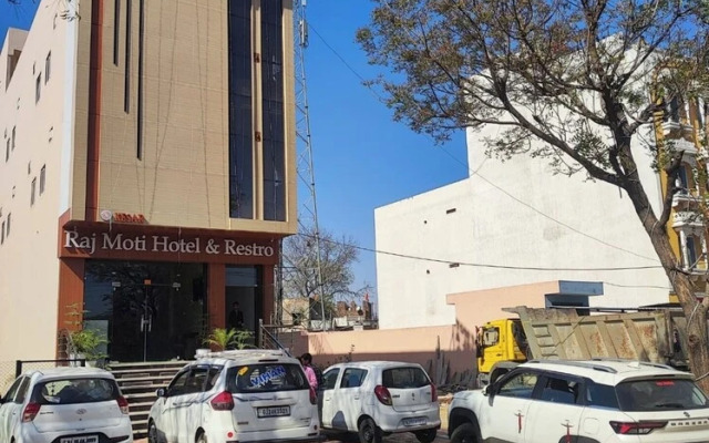 Rajmoti hotel& restro