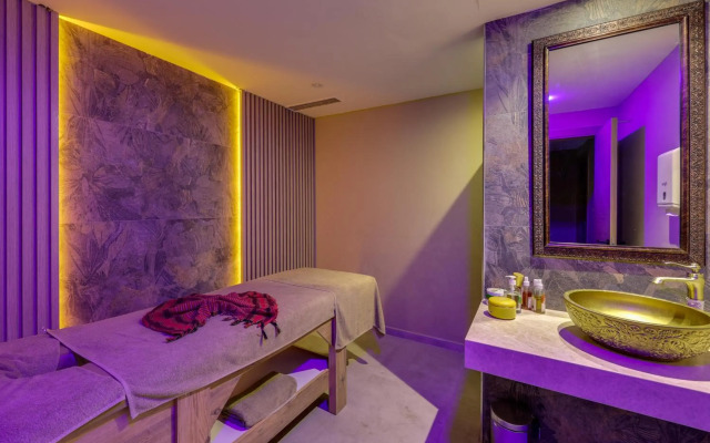 Faros Premium Beach Hotel