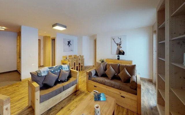 Exquisite Apartment With Balcony