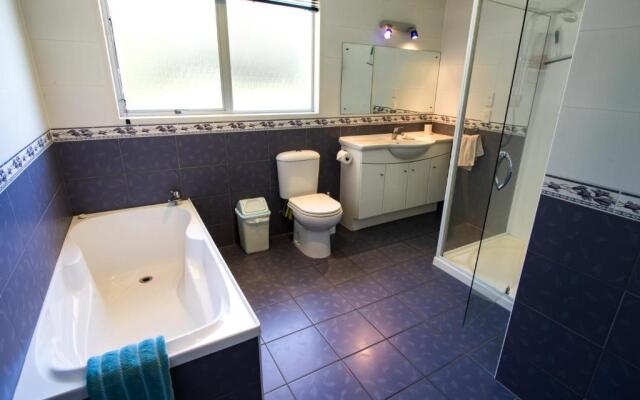 La Casa Al Mare - Golden Bay Beach House