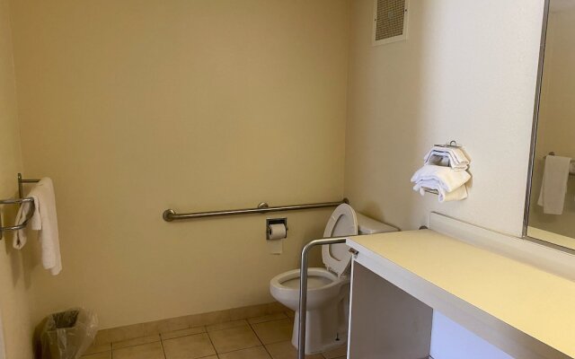 Motel 6 Sandersville, GA