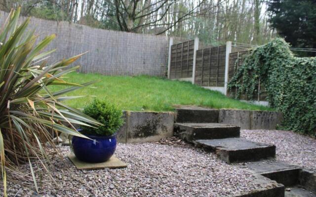 Cosy 3 bedroom house in quiet residential area