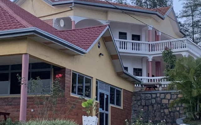 Romalo Hotel & Apartments