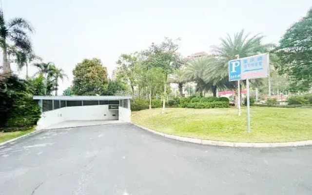 Danzhou walnut Lane Theme Hotel