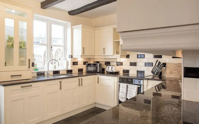 Charming 2 BD House in Tewkesbury Centre