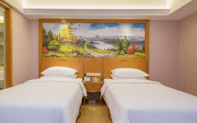 Vienna Shanghai Dishui Lake Lingang New City