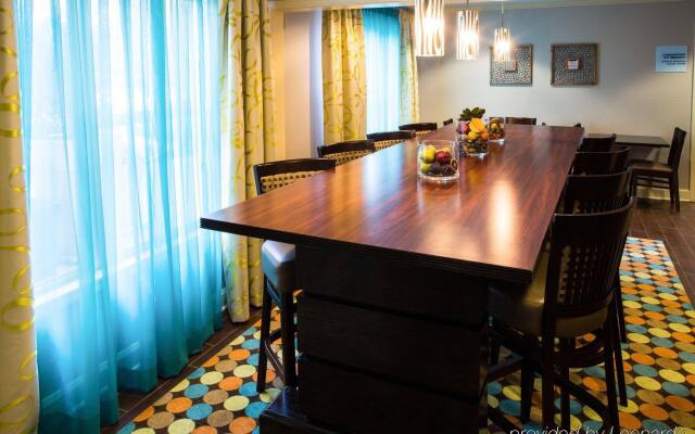 Holiday Inn Express Alpharetta - Roswell by IHG