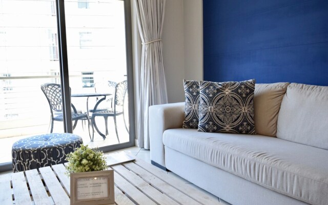 Beach House-style Apartment In City Centre