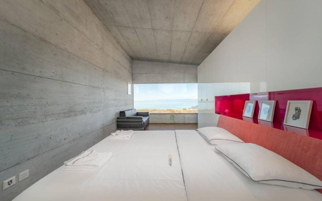 Luxury & Modern 4BD Villa with Panoramic Lake View by GuestLee – Guest Rooms – Lutry