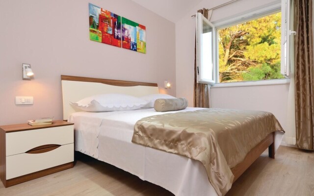 Awesome Home in Makarska With Wifi and 4 Bedrooms