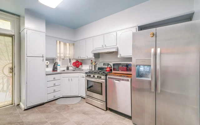 Historic Georgetown Townhome: Walkable Location!