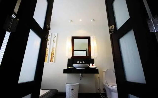 Two Villas Holiday Oriental Style Nai Harn Beach